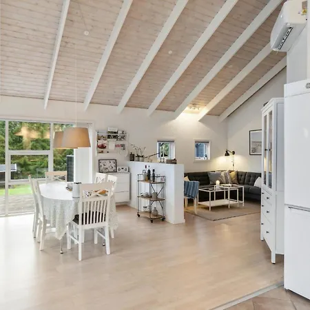 Holiday home Beautiful In With Wi-fi Hals