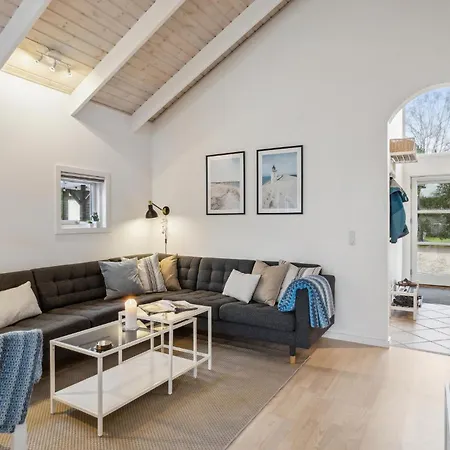 Holiday home Beautiful In With Wi-fi Hals