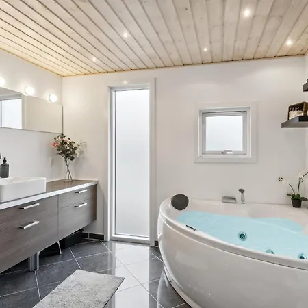 Holiday home Beautiful In With Wi-fi *